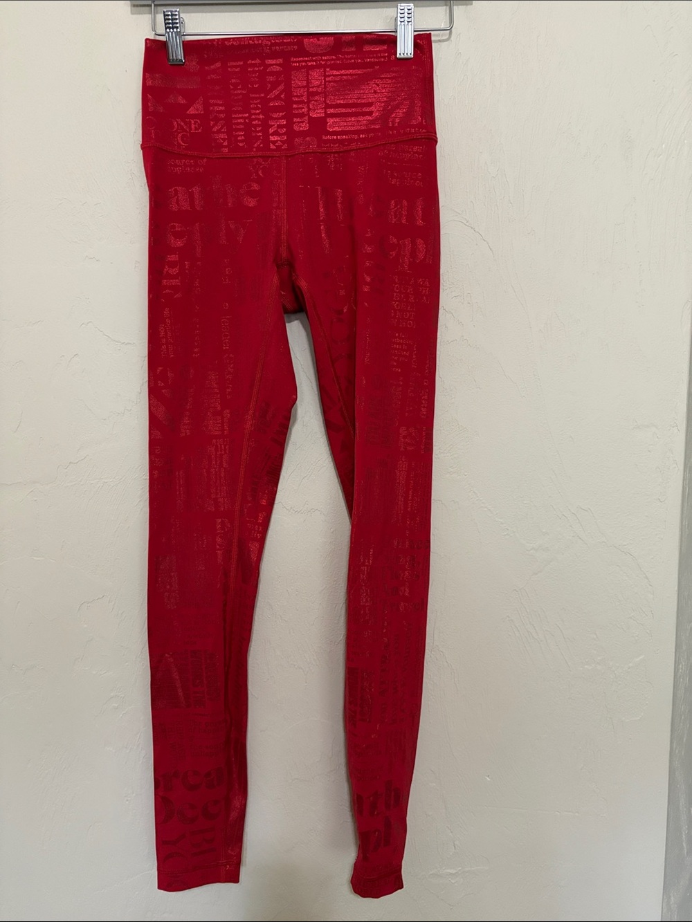 Lululemon Wunder Under Red High-Rise Manifesto Foil Print Leggings. 25”